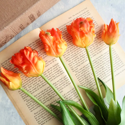【リアルな触り心地】まるで生花のような瑞々しさ|パーロットチューリップブーケ|アーティフィシャルフラワー【オレンジ】 3枚目の画像