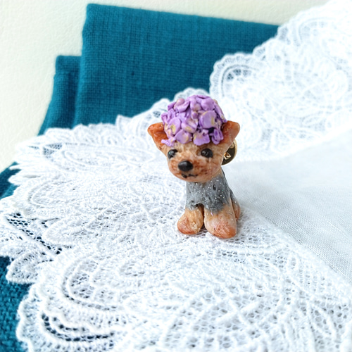 ヨーキーちゃん紫陽花アフロなピンバッジ ピンバッチ じるくらふと