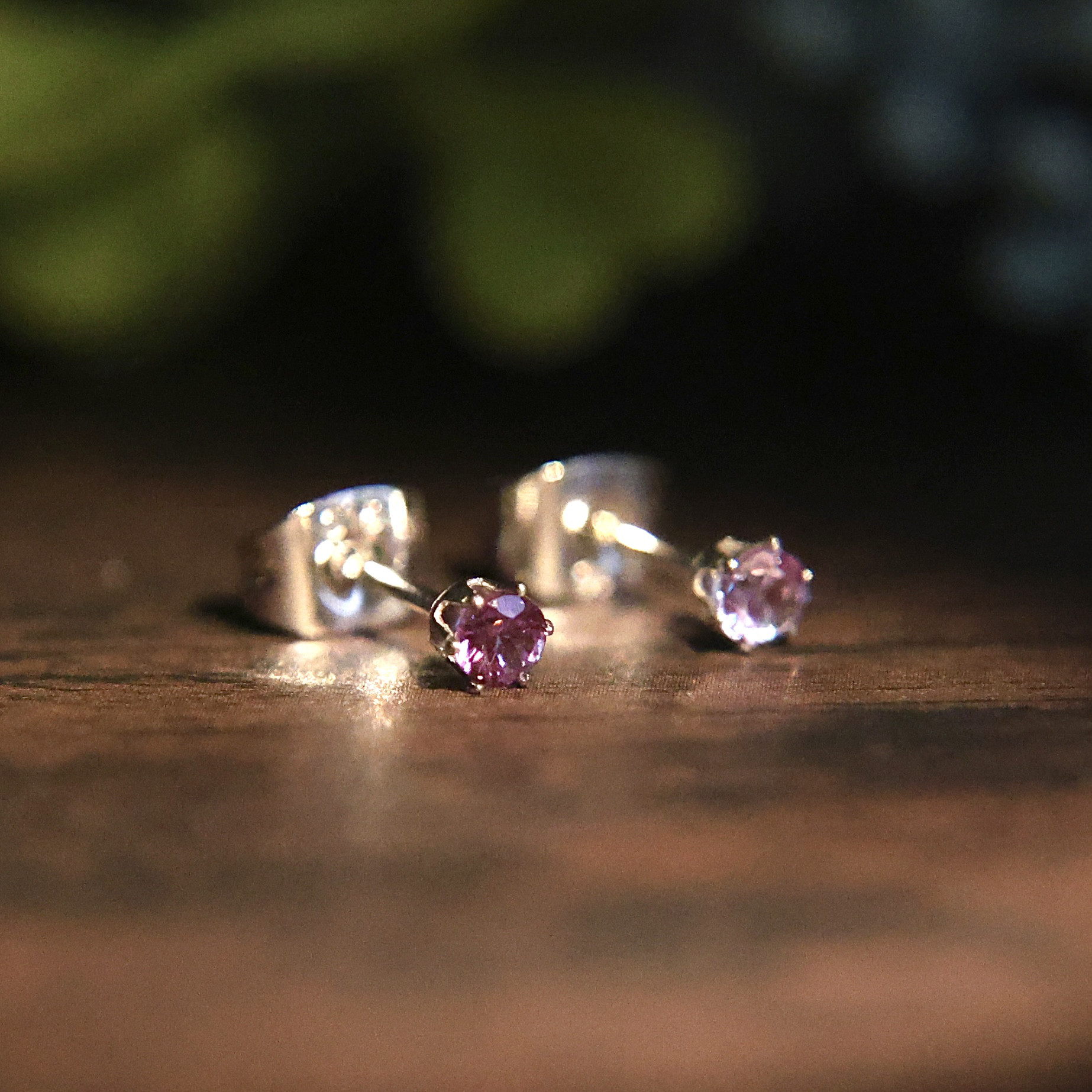 6月の誕生石　3㎜合成アレキサンドライト　4㎜レインボムーンストーン　ピアスセット