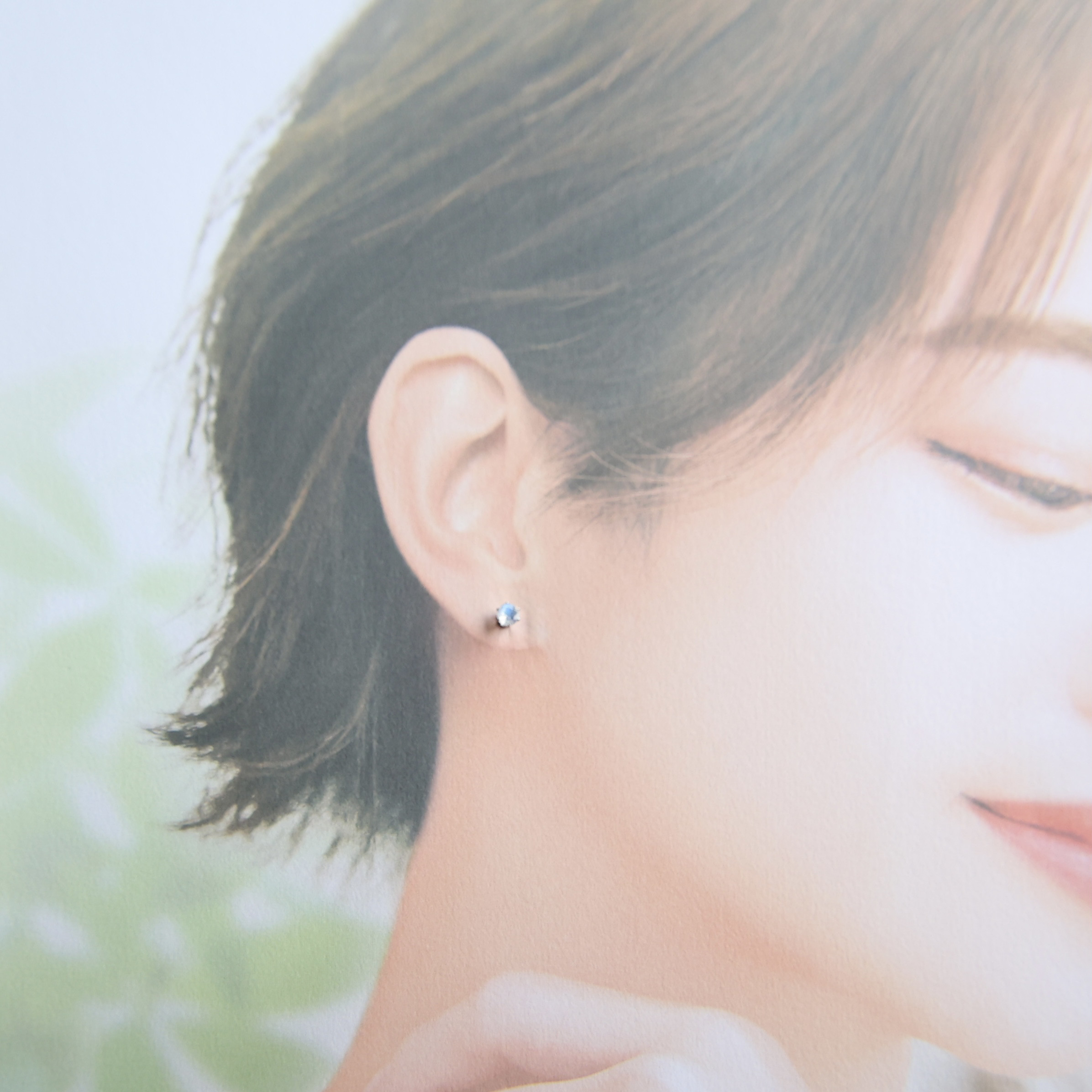 6月の誕生石　3㎜合成アレキサンドライト　4㎜レインボムーンストーン　ピアスセット