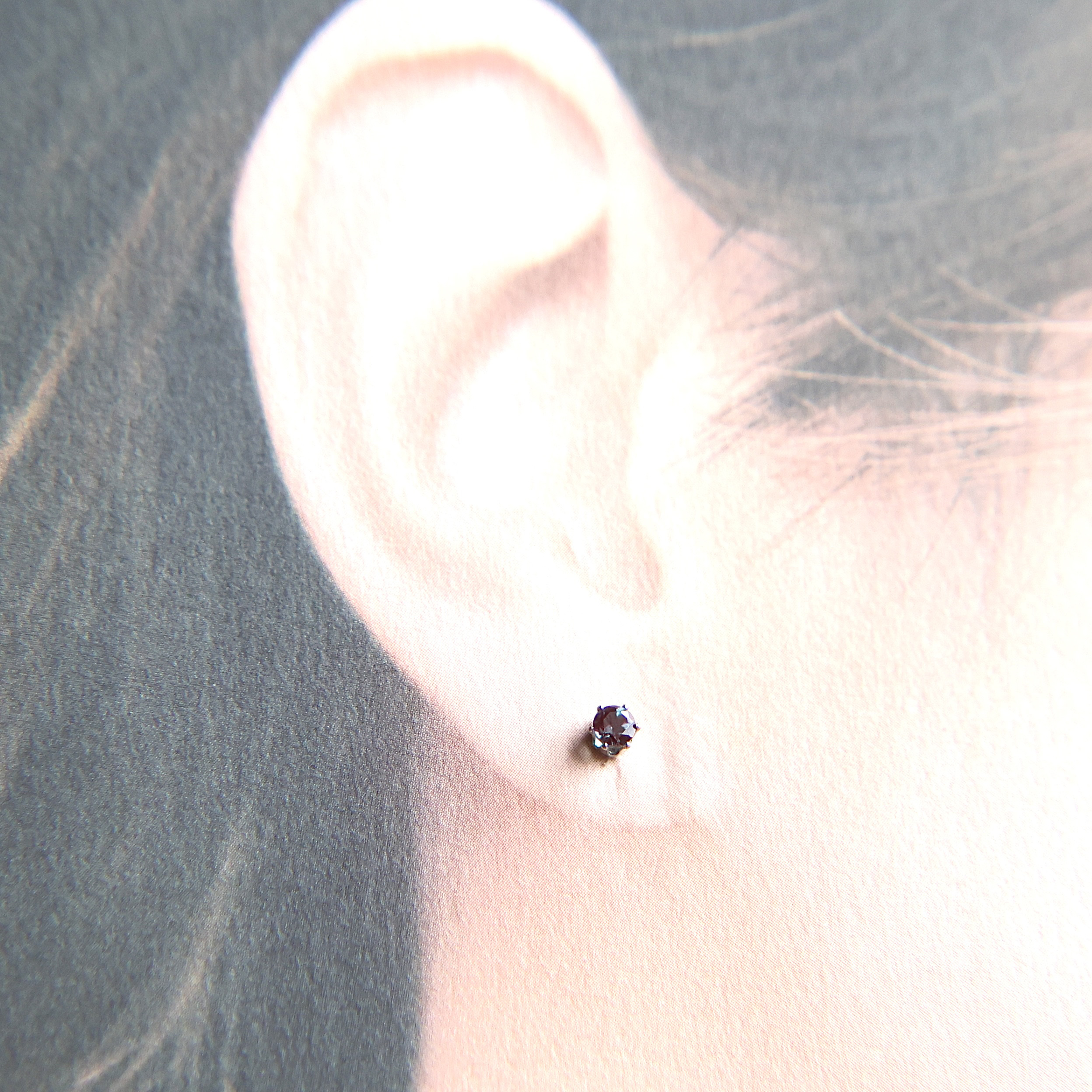 6月の誕生石　3㎜合成アレキサンドライト　4㎜レインボムーンストーン　ピアスセット