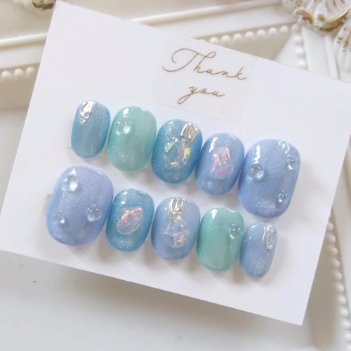 きらきら氷のような水滴ネイル◇青と水色とグリーンのマグネットネイル