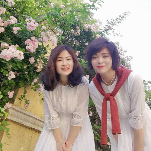 arcomismo サイドカッティングワンピース　ライラック ピンタックとレース ラミー麻のロング丈ワンピース ウエストリボン