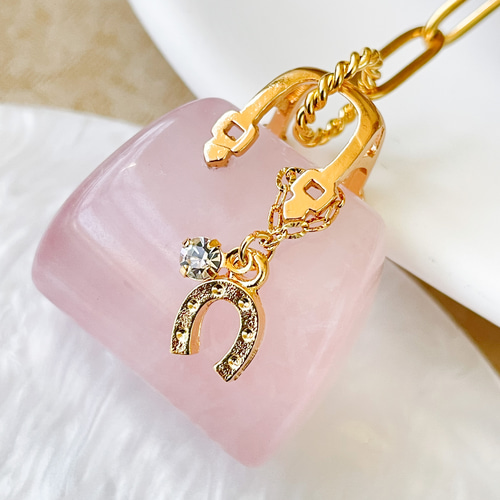 ころんと可愛い♡ローズクォーツのバッグ型ネックレス（ステンレス