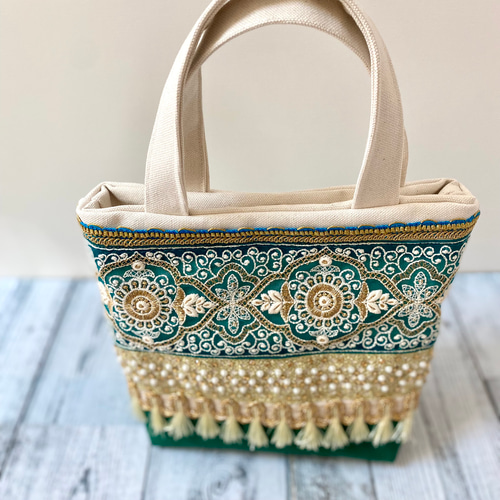 コアラ　トートバッグ　インド刺繍ハイクラスと合皮　ハンドメイド コアラ トートバッグ インド刺繍ハイクラスと合皮 ハンドメイド