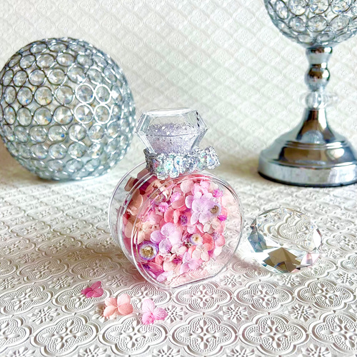 香水ボトルの中のピンクフラワー プリザーブドフラワー bouquet de