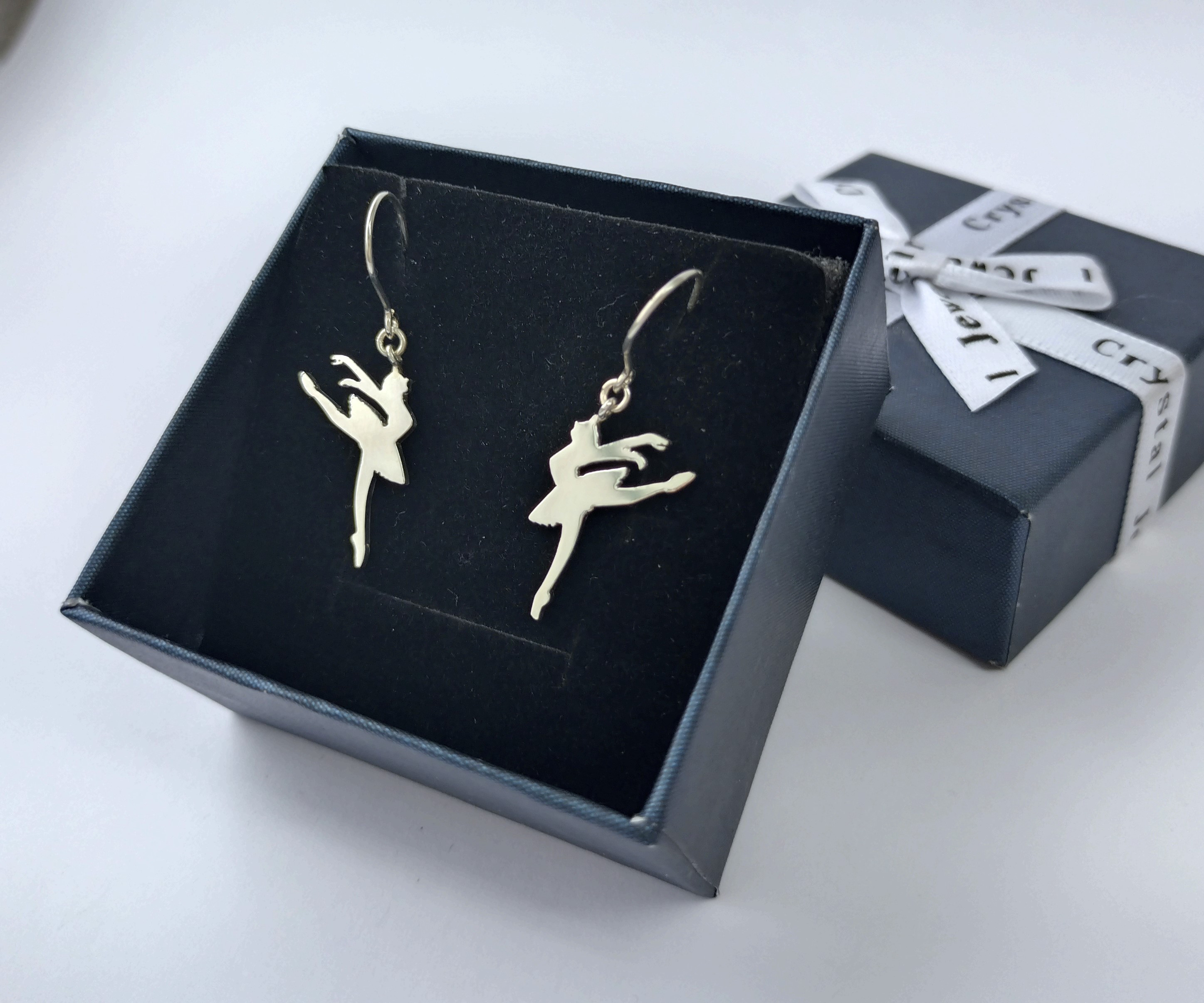 バレエ 白鳥 シルエット モチーフ ピアス シルバー　silver925　フックピアス　上品　プレゼント　ご褒美