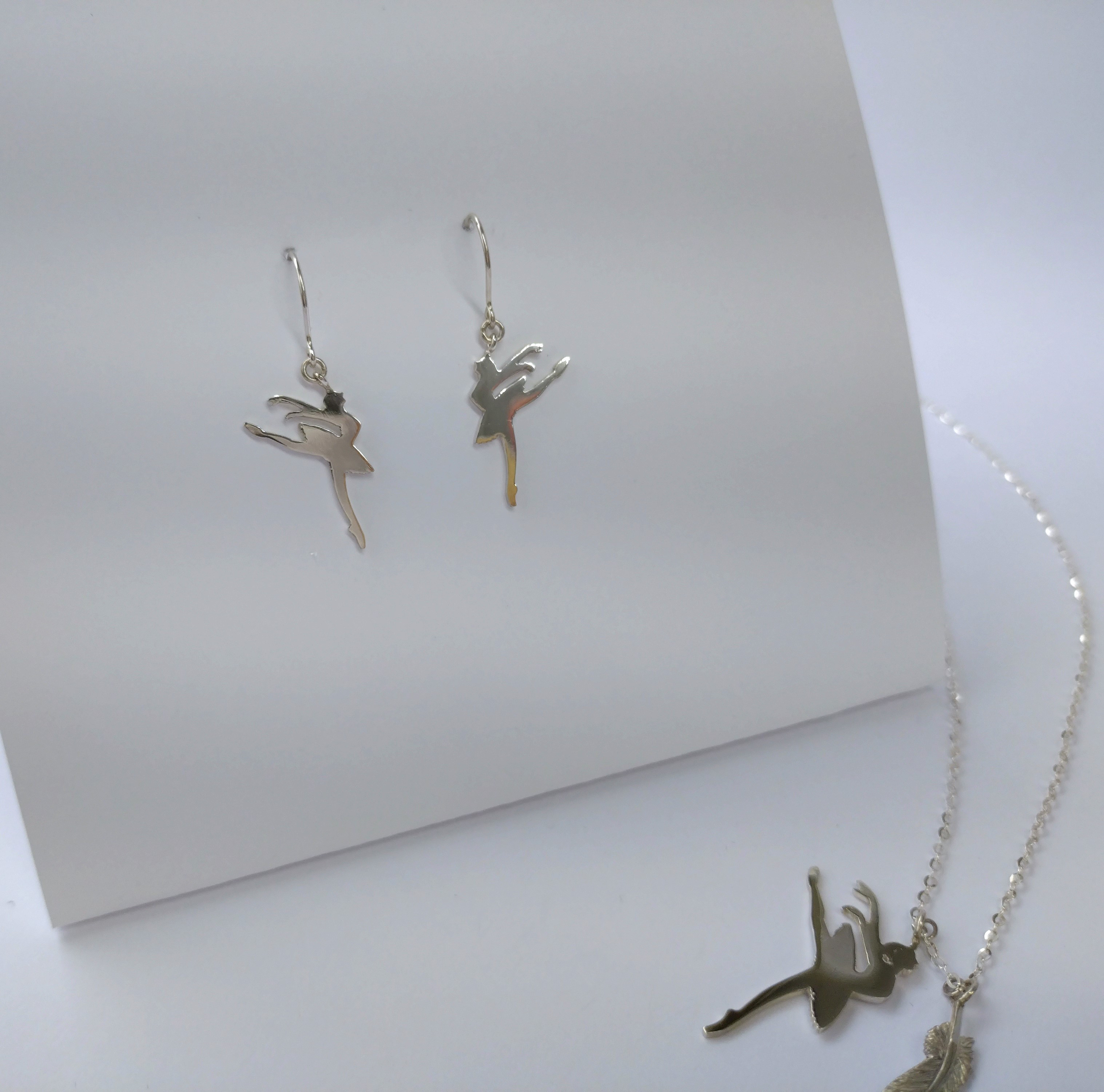 バレエ 白鳥 シルエット モチーフ ピアス シルバー　silver925　フックピアス　上品　プレゼント　ご褒美