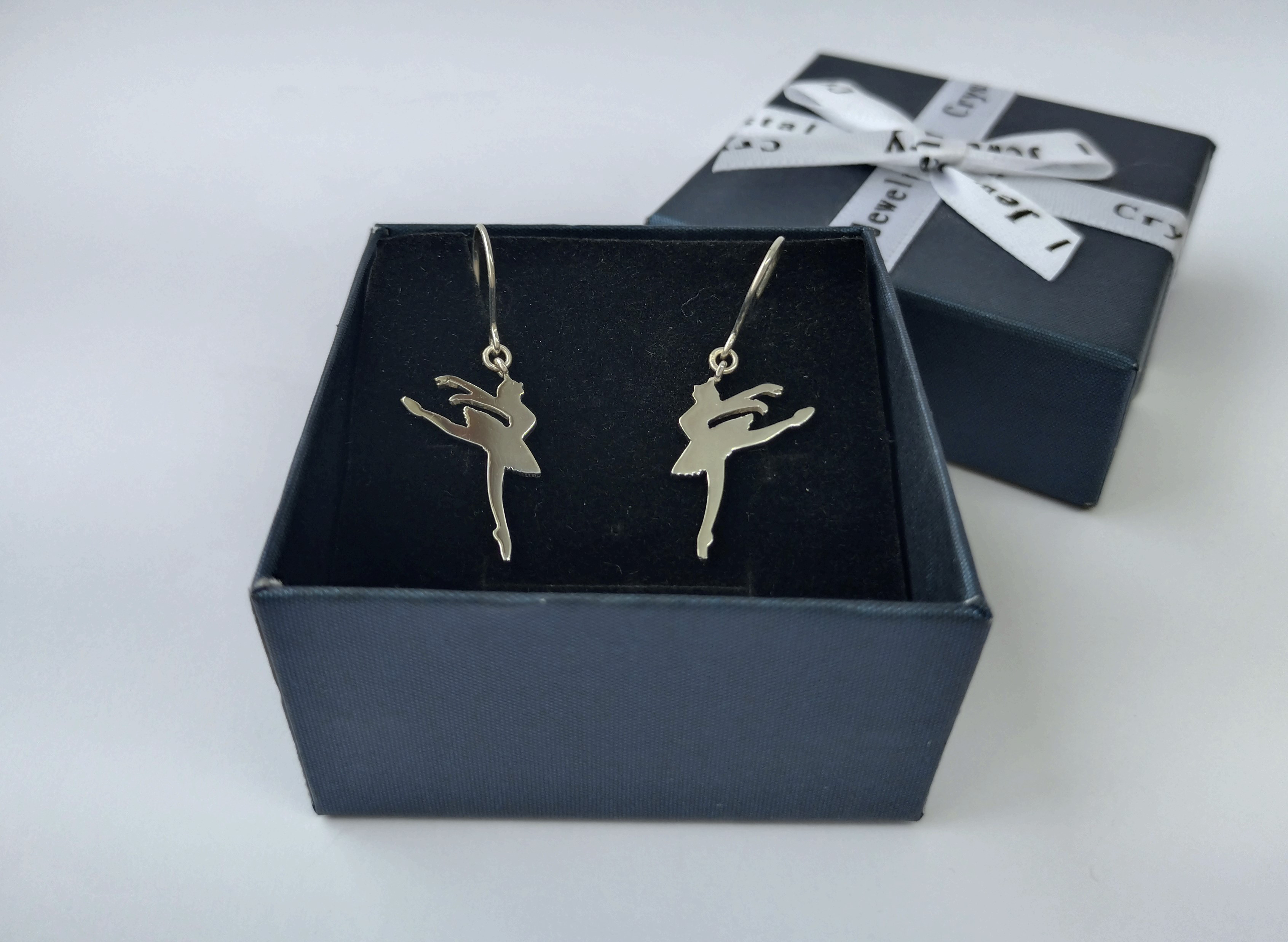 バレエ 白鳥 シルエット モチーフ ピアス シルバー　silver925　フックピアス　上品　プレゼント　ご褒美