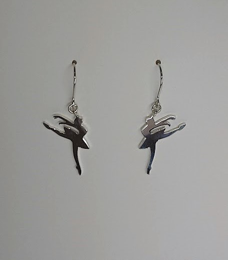 バレエ 白鳥 シルエット モチーフ ピアス シルバー　silver925　フックピアス　上品　プレゼント　ご褒美