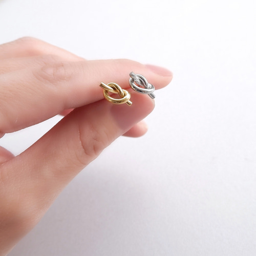 つけっぱなしOK＊結びピアス/イヤリング サージカルステンレス 