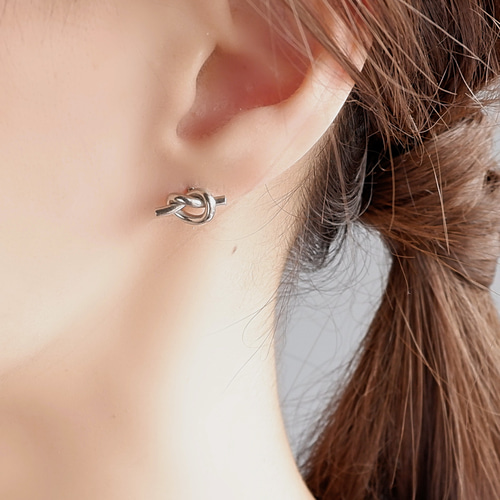 つけっぱなしOK＊結びピアス/イヤリング サージカルステンレス 