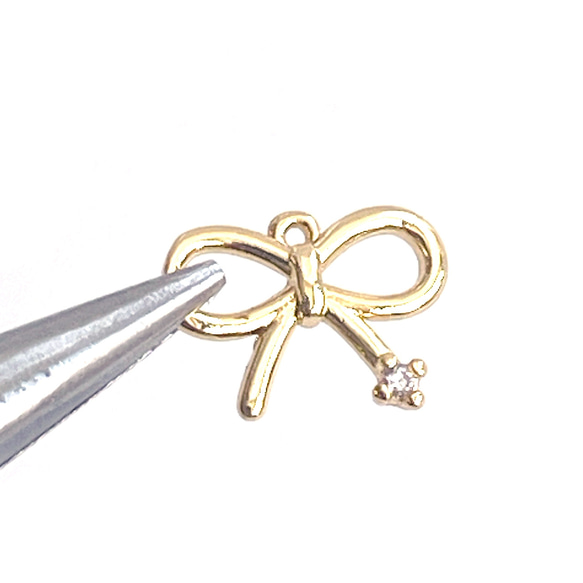 ejp574【2個入り】一粒 キュート リボンモチーフ 16KGP ゴールド チャーム 2枚目の画像