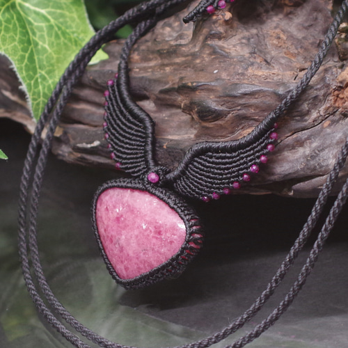 にょん様オーダー品新緑の翼/黒き翼マクラメ編みネックレス