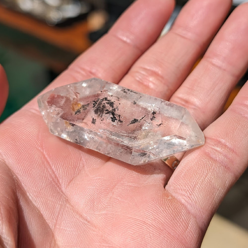 大きい虹が神秘的で願いが叶いそう^^水晶クリスタル 多角面ポイント