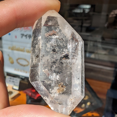 大きい虹が神秘的で願いが叶いそう^^水晶クリスタル 多角面ポイント