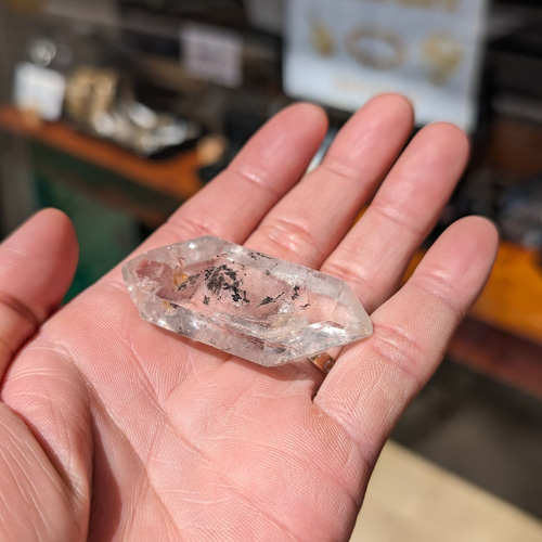 大きい虹が神秘的で願いが叶いそう^^水晶クリスタル 多角面ポイント