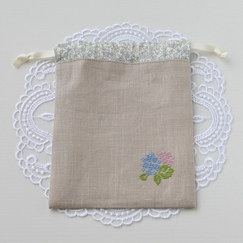 あじさい刺繍リネン巾着袋 クロスステッチのワンポイント刺繍 巾着袋