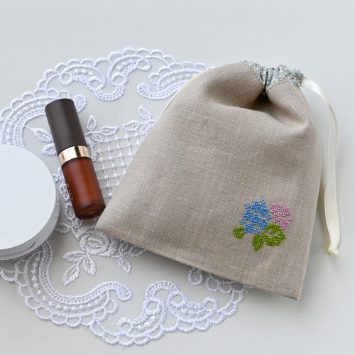 あじさい刺繍リネン巾着袋 クロスステッチのワンポイント刺繍 巾着袋