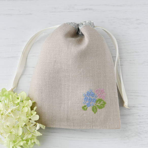 あじさい刺繍リネン巾着袋 クロスステッチのワンポイント刺繍 巾着袋