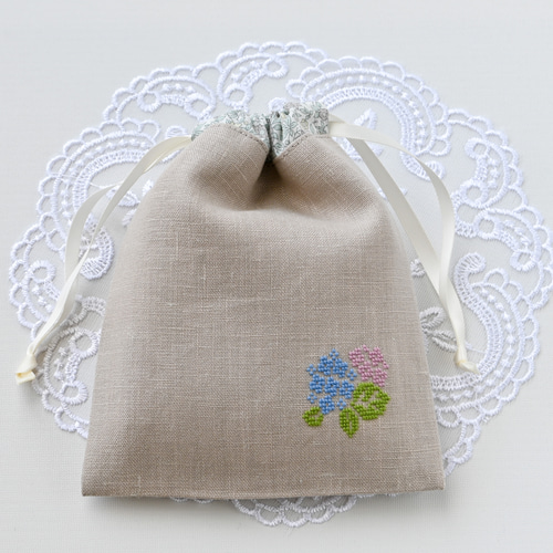 あじさい刺繍リネン巾着袋 クロスステッチのワンポイント刺繍