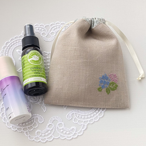 あじさい刺繍リネン巾着袋 クロスステッチのワンポイント刺繍 巾着袋