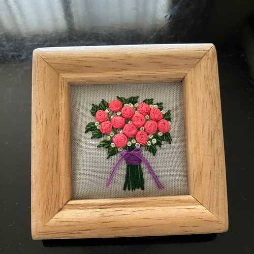 美品　押し花 ブーケ　壁掛け 刺繍フレーム 花束 ブーケ 薔薇 バラ ピンク色 壁掛け 壁飾り