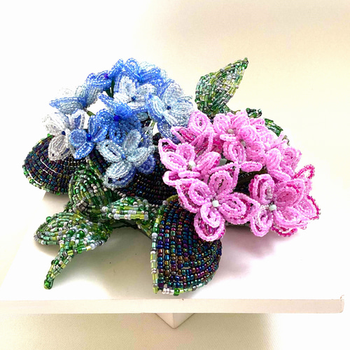 アートピース 花 ○青とピンクの紫陽花 ビーズのお花 平置きでもスタンドでも飾れます