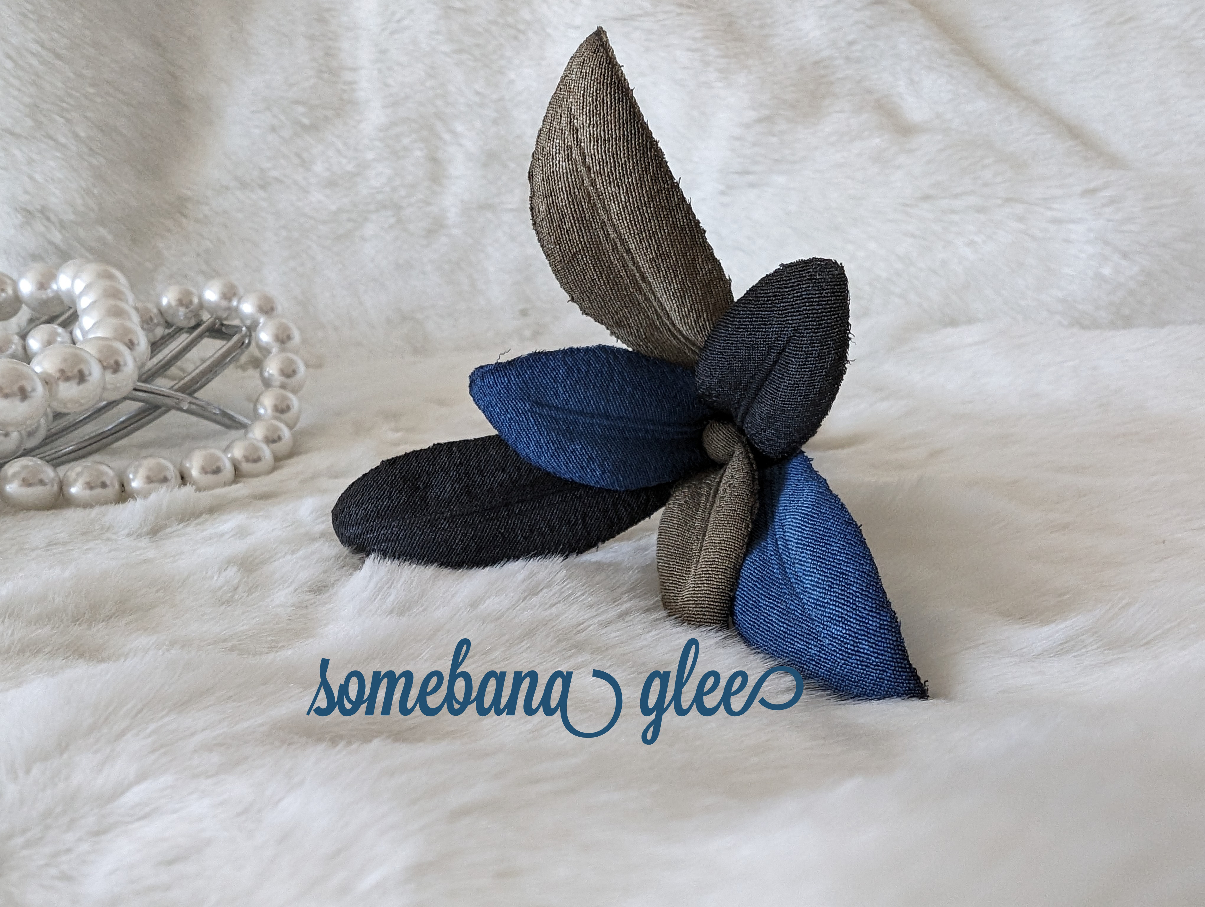 本絹ちりめん染花　コサージュ《ゆり　メリア　青系》