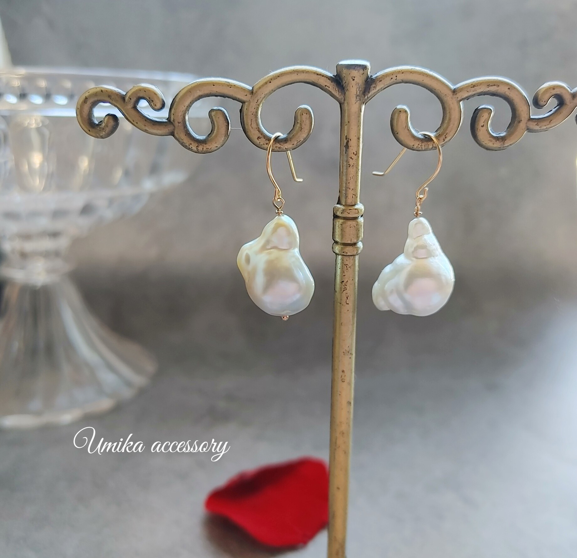 K18 白蝶大粒バロックパール 〜White South Sea Baroque Pearl