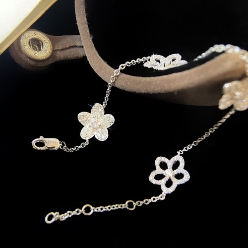 ☆FlowerGir lホワイトゴールドGraffグラフフラワーブレスレット ☆FlowerGir lホワイトゴールドGraffグラフフラワーブレスレット