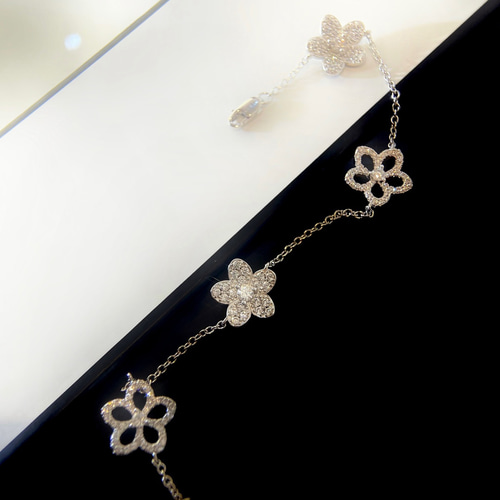 a76【高品質✨】 5フラワーブレスレット ゴールド 18金コート