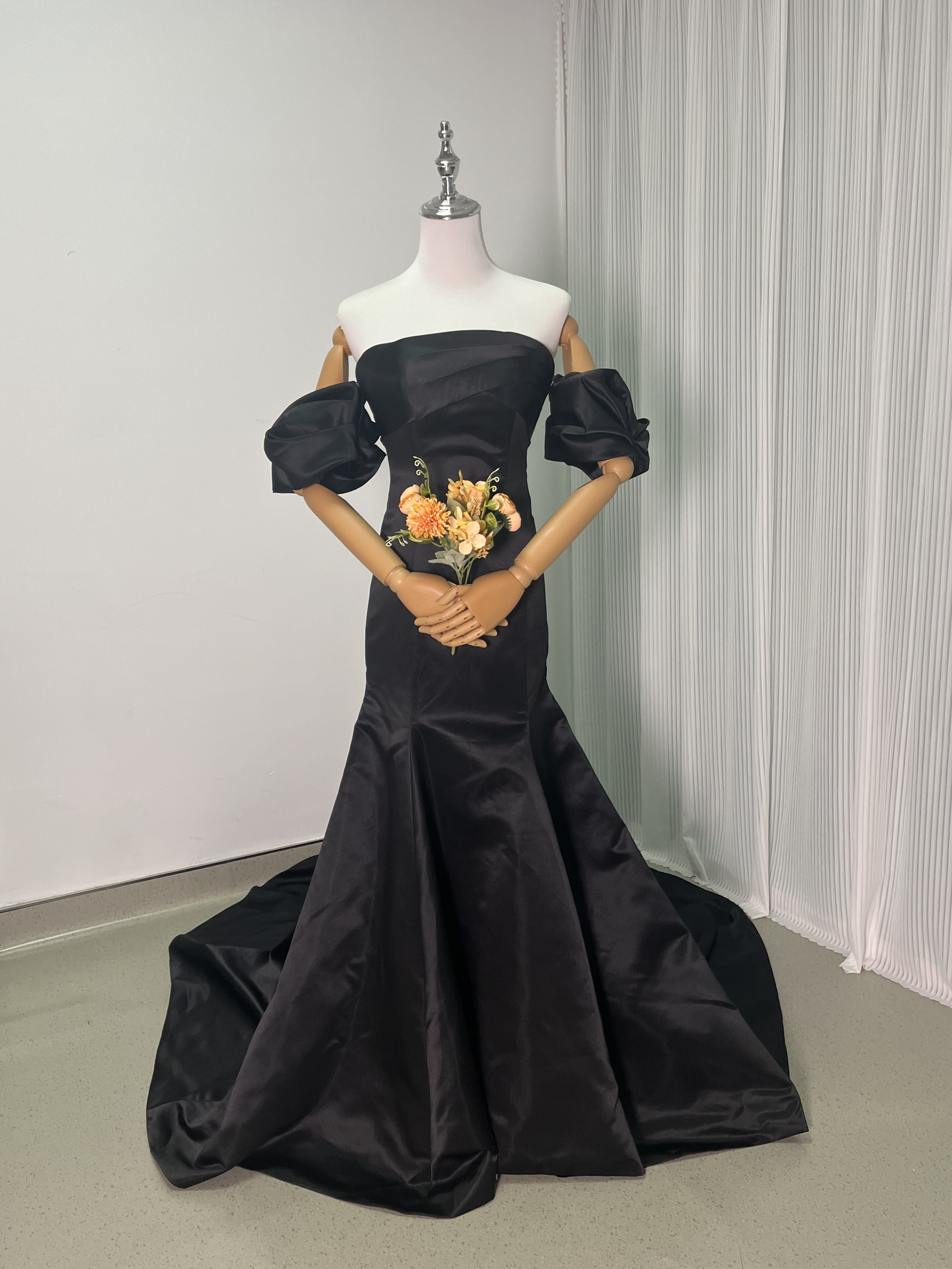 送料無料！パーティードレス 黒/ブラック パフスリーブ ビスチェ 肩出し 二次会