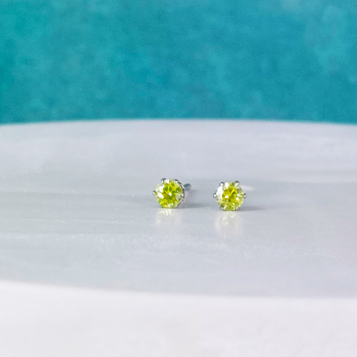 3mm‼ ✨キュービックジルコニア✨『ライム』ファセットカットピアス
