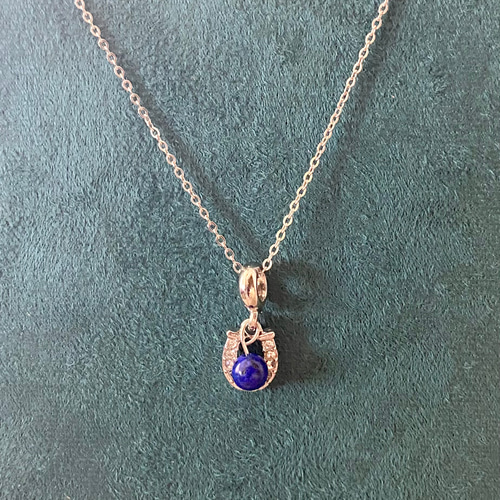 6mmのラピスラズリと幸運の馬蹄型ジルコニアのシルバーカラー