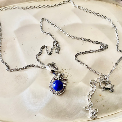 6mmのラピスラズリと幸運の馬蹄型ジルコニアのシルバーカラー