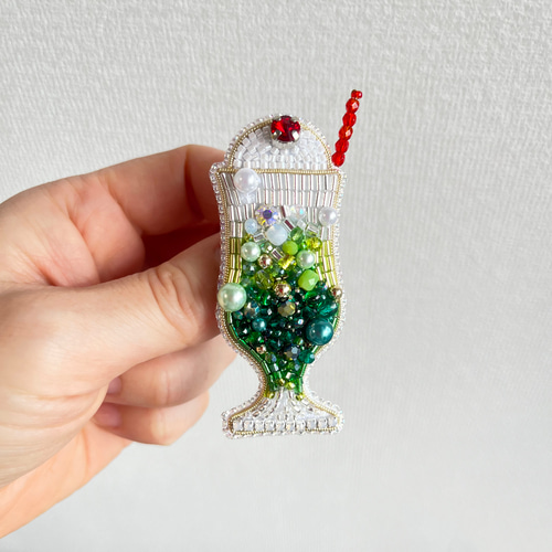 専用ページ ビーズブローチ ビーズ刺繍 アクセサリー ブローチ ビーズ刺繍ブローチ ビーズ刺繍アクセサリー 犬 トイ