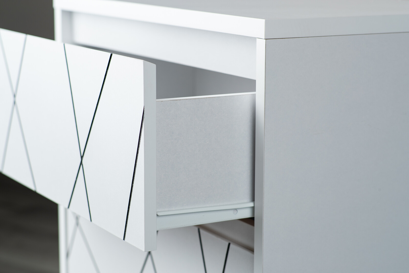 キャビネット チェスト　棚　 収納　リビング 幾何学模様でお部屋にアクセントを 【LBZ-SD-12154493】