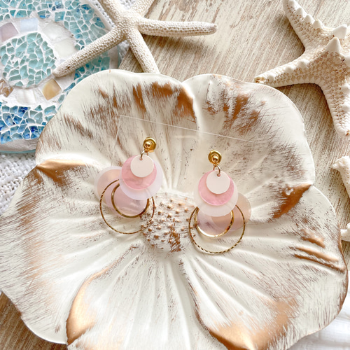 366＊ピンク大ぶりシェルハンドメイドイヤリングサークル立体