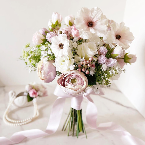 ウェディングブーケ（ブートニア付き）　アーティフィシャルフラワーブーケ フェミニン＆ナチュラルブーケ ウエディングブーケ＆ブートニア（造花