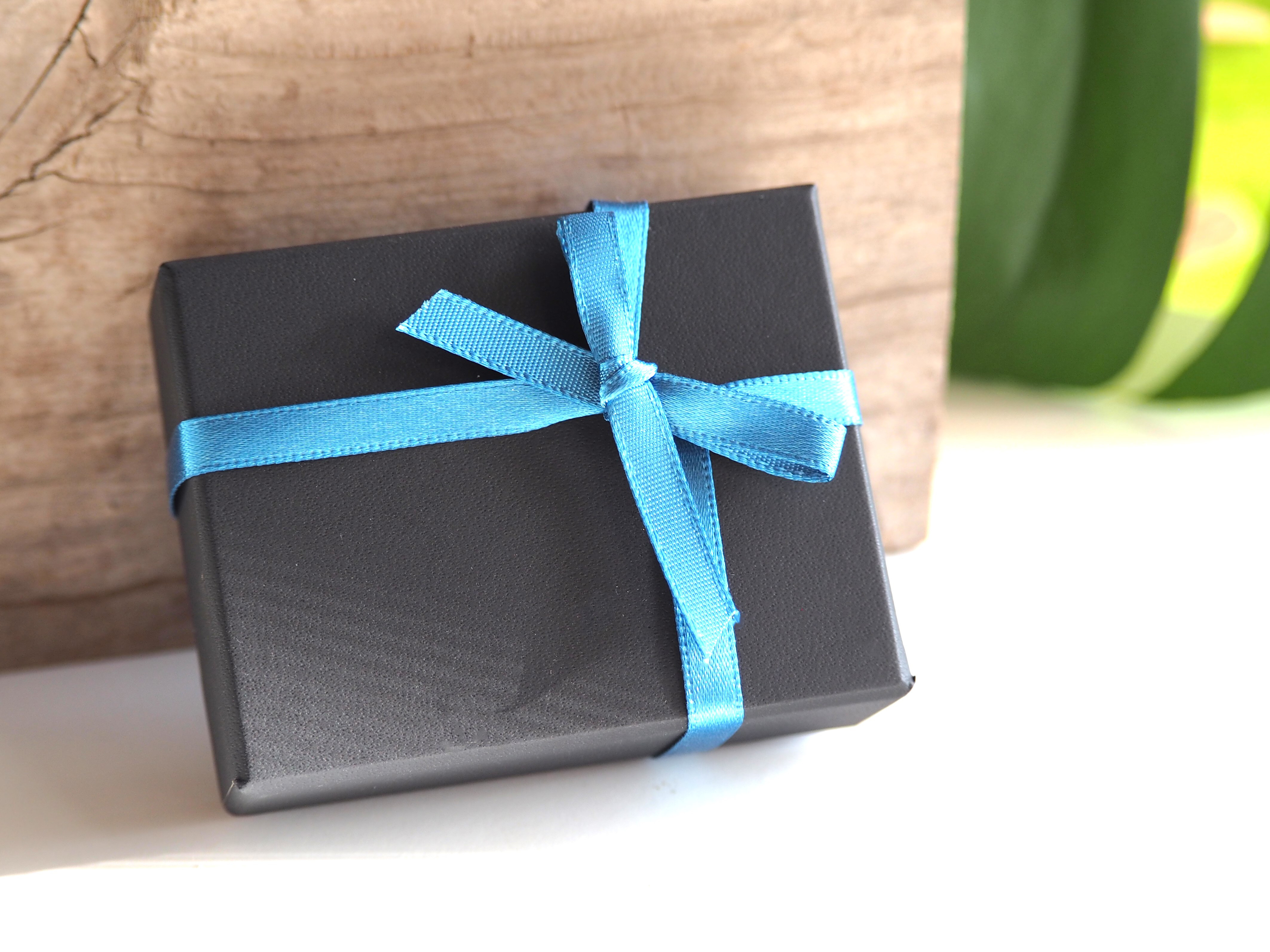 紫陽花色スピネルピアス　14kgf　　Spinel