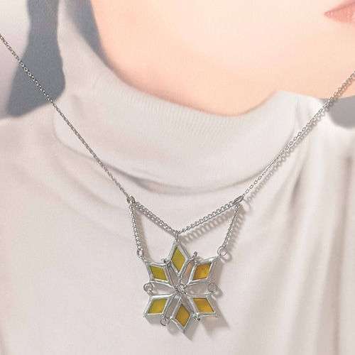 雪の結晶・星をモチーフ】ステンドグラス・ネックレス アスタリスク型 