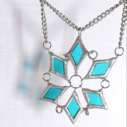 雪の結晶・星をモチーフ】ステンドグラス・ネックレス アスタリスク型 