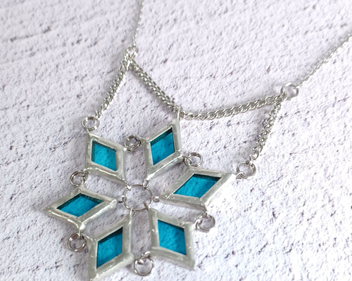 2022年製クリスタル雪の結晶ペンダント　　新品未使用 雪の結晶 ネックレス シルバー ピンクゴールド シルバー925 ペンダント