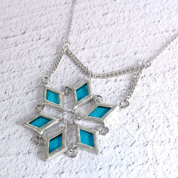 雪の結晶・星をモチーフ】ステンドグラス・ネックレス アスタリスク型