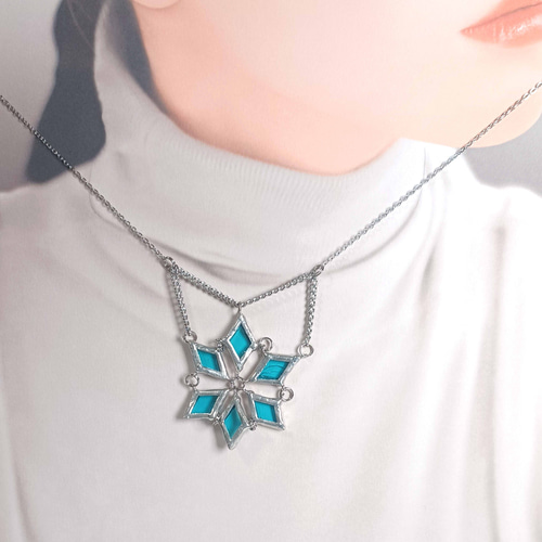 雪の結晶・星をモチーフ】ステンドグラス・ネックレス アスタリスク型 