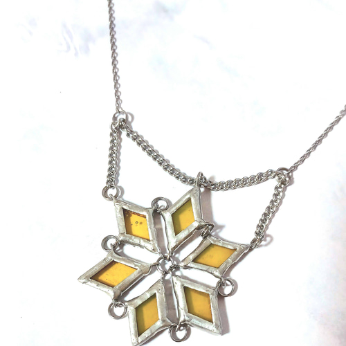 雪の結晶・星をモチーフ】ステンドグラス・ネックレス アスタリスク型 
