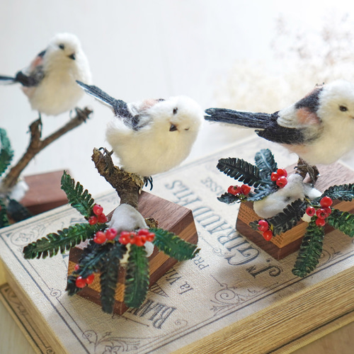 野鳥＊羊毛フェルト シマエナガ(台座付) 羊毛フェルト 森羊のクーシャ