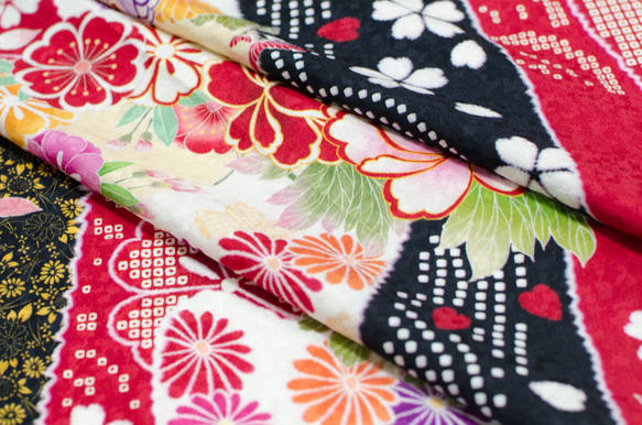 正絹 華やかな花柄振袖見本ハギレ 85cm 和小物、つまみ細工などに