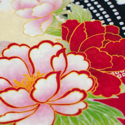 正絹 華やかな花柄振袖見本ハギレ 85cm 和小物、つまみ細工などに